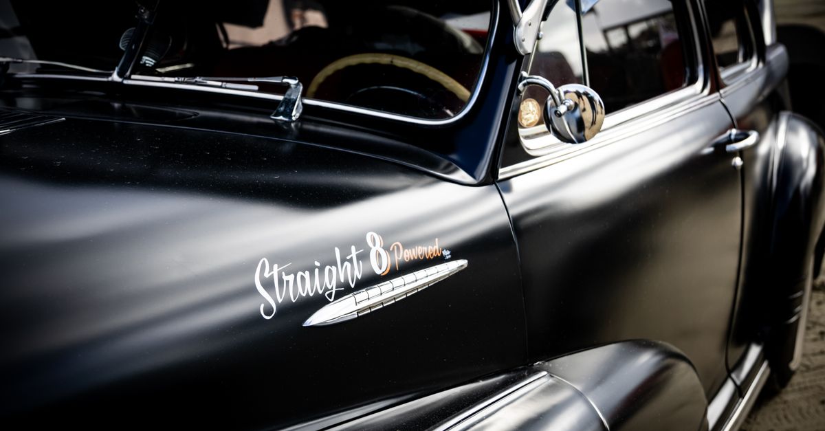 Comparing Vinyl Wraps with Other Vehicle Signage Options