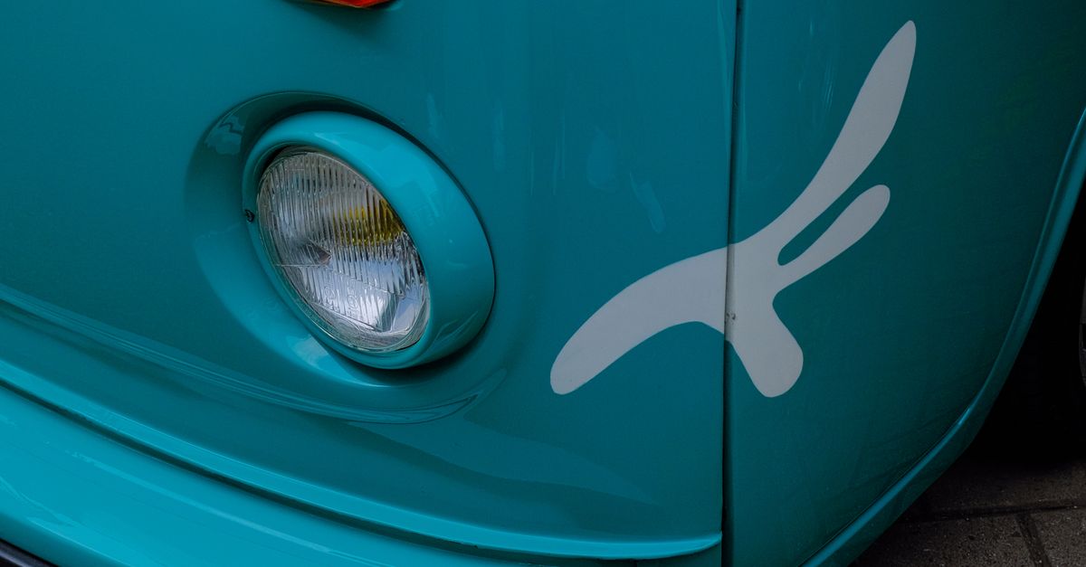 Maximising Your Reach with 24/7 Vehicle Signage