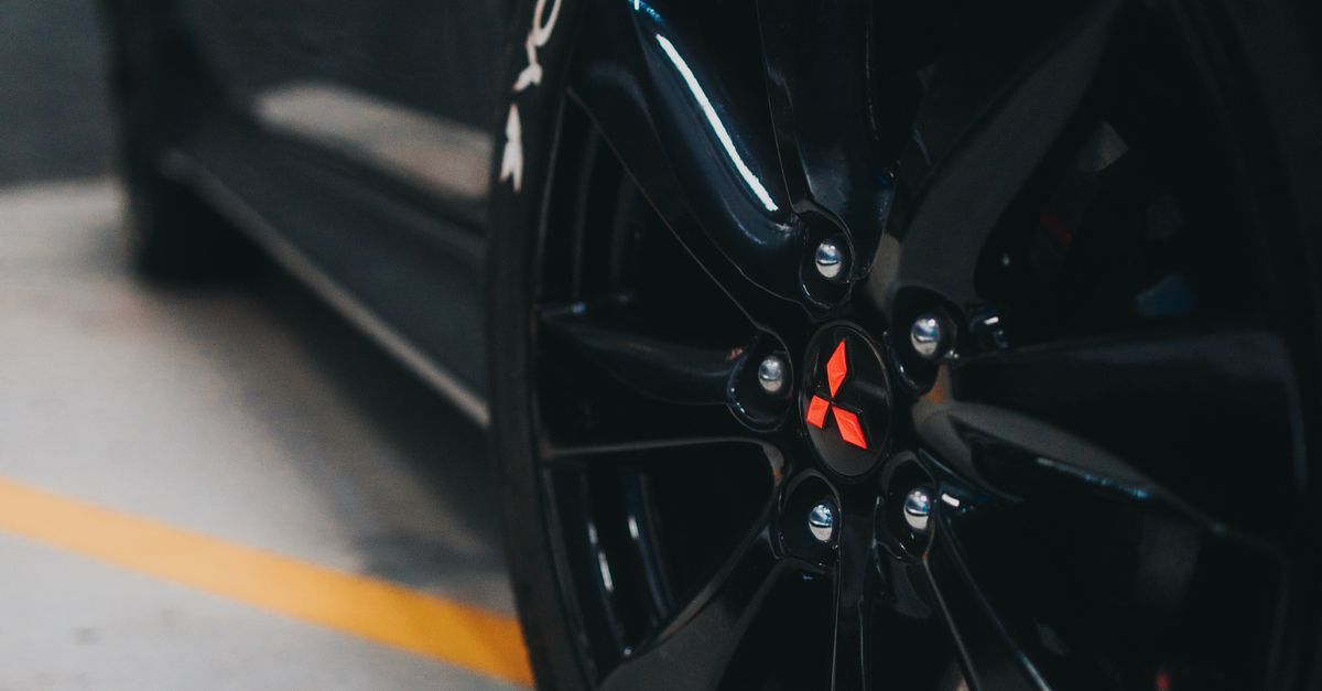 Navigating the Advertising Restrictions for Vehicle Signage