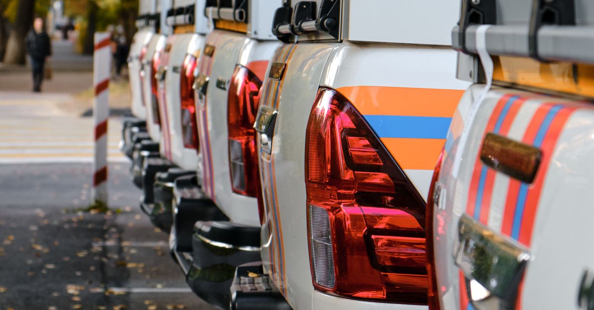 Understanding National Standards for Vehicle Signage in Australia